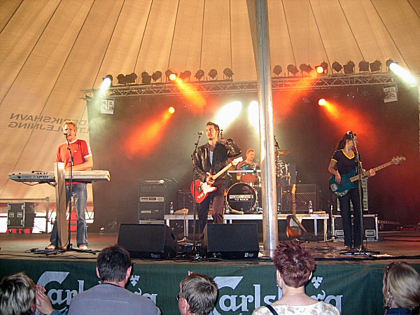 2004-05-02-Denmark-Roskilde-Kraemmermarked/Michael/Stage/Stage4